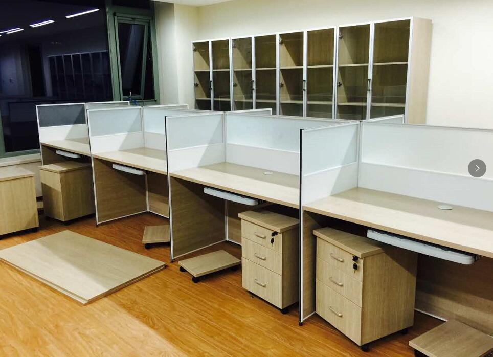 點擊查看商品:屏風工位2